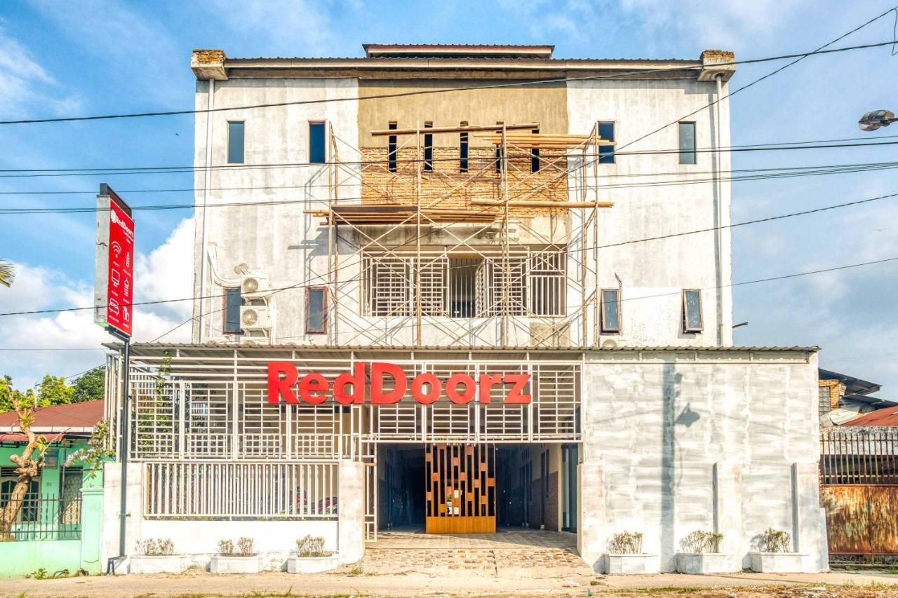 Reddoorz @ Jalan Kapten Muslim Medan Exterior photo