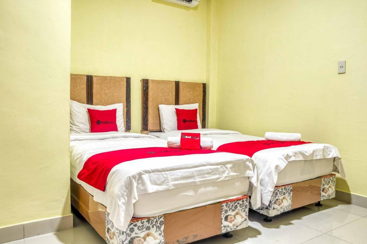 Reddoorz @ Jalan Kapten Muslim Medan Exterior photo