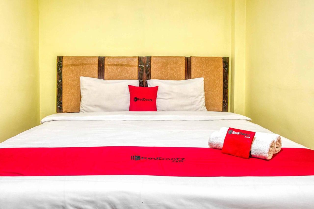 Reddoorz @ Jalan Kapten Muslim Medan Exterior photo